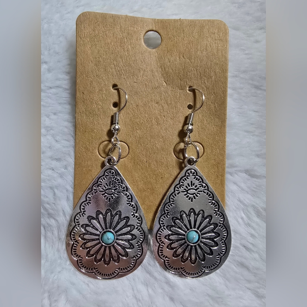 Tear Drop Dangle Earrings NWT NEW Rain Ring Flower Hippie Hobo Western Retro - Picture 3 of 5